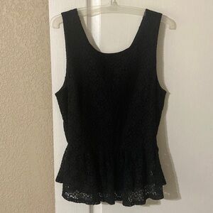Sleeveless‎ lace tank